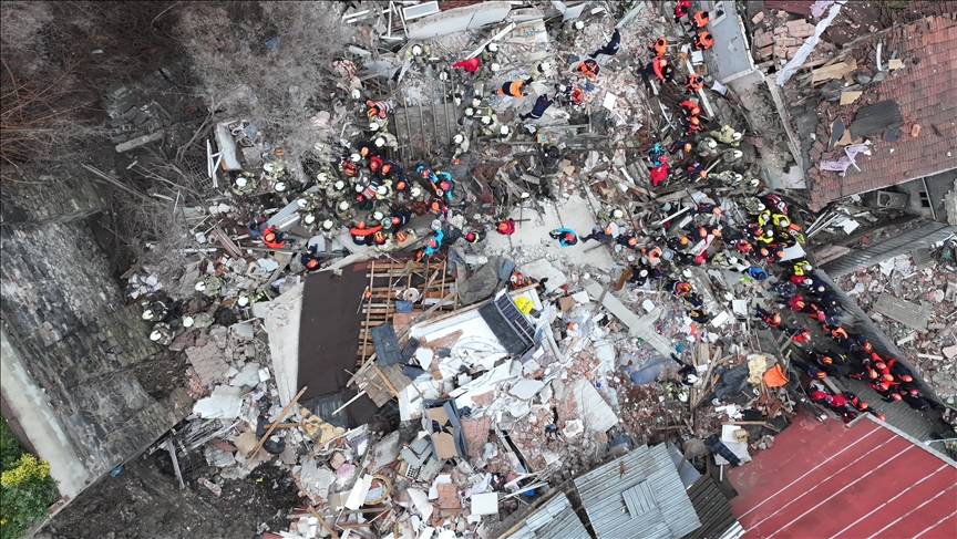 Fatih’te doğal gaz patlaması: 2 bina çöktü