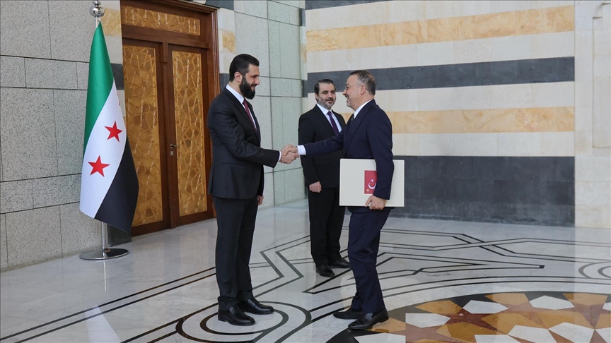 Türkiye’nin Şam Büyükelçisi Yılmaz, Suriye Cumhurbaşkanı Şara’ya Güven Mektubunu Sundu