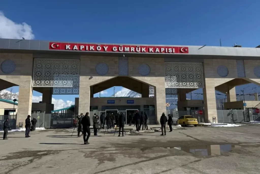 Türkiye-İran sınır kapılarında günübirlik yolcu geçişleri durduruldu