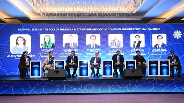 Bakü’de medya forumu: Kutuplaşmış dünyada güven ve işbirliği gündemde