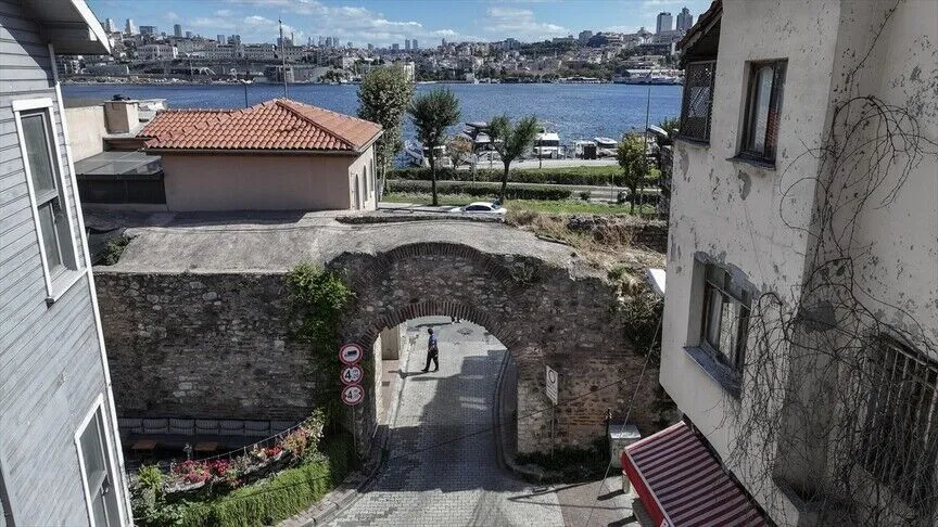 İstanbul’un 1800 yıllık tarihî kapısı Cibalikapı, geçmişin izlerini günümüze taşıyor