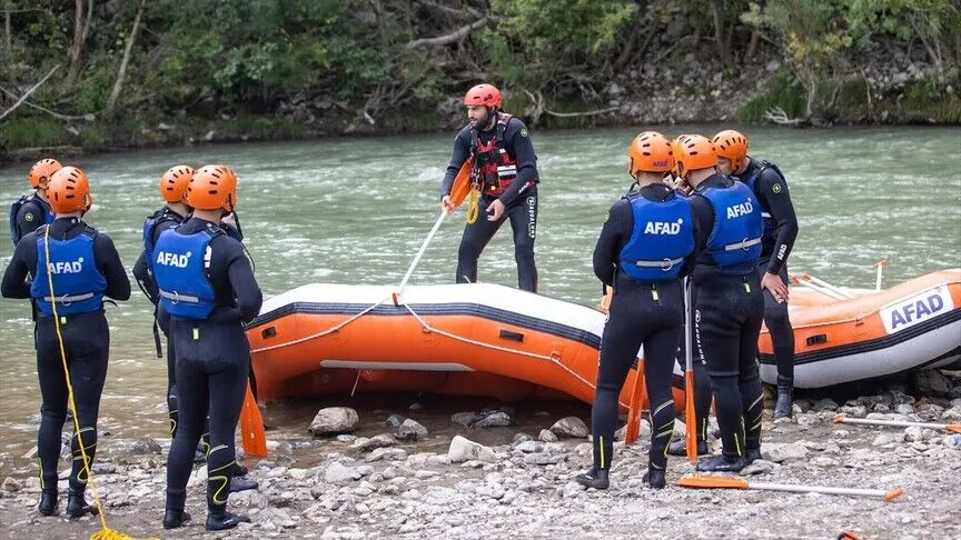 AFAD Ekipleri Munzur Çayı’nda Zorlu Eğitimlerle Afetlere Hazırlanıyor